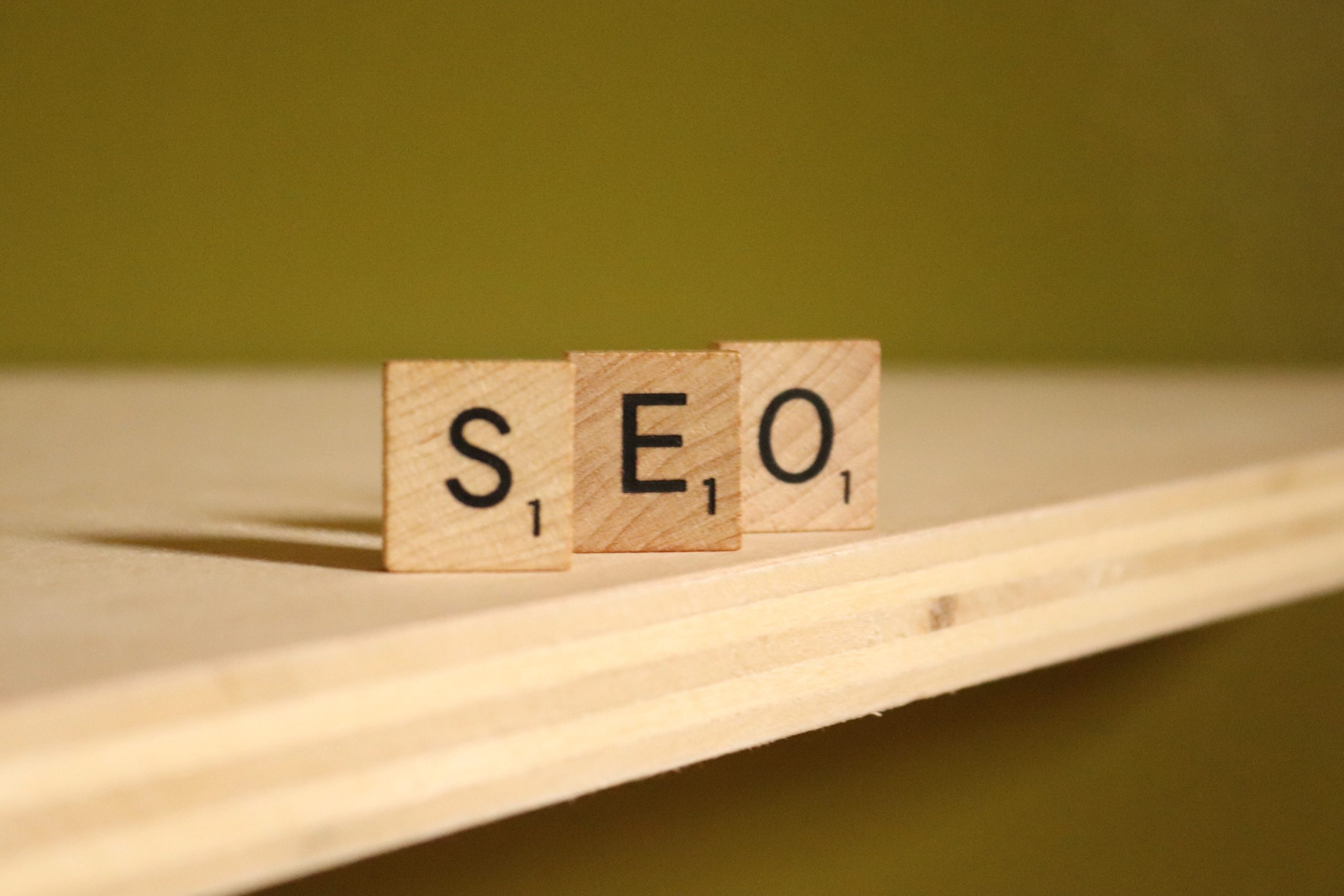 SEO tiles on table as a lead-in image to discuss the 10 top tips for creating SEO-friendly content.